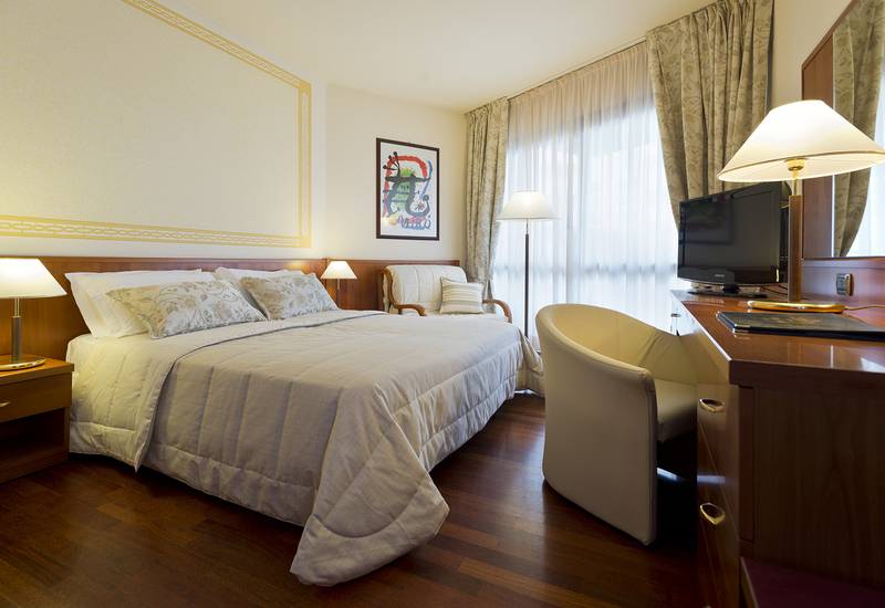 Savoy_beach_hotel_camera_deluxe