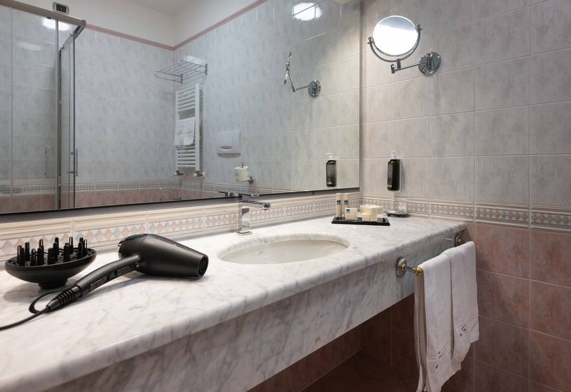 Savoy_beach_hotel_camera_deluxe