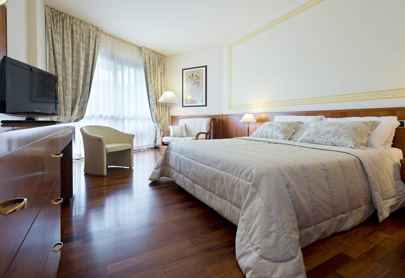 Savoy_beach_hotel_camera_deluxe