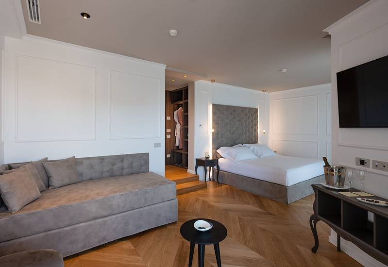 Suite Queen Savoy Beach Hotel